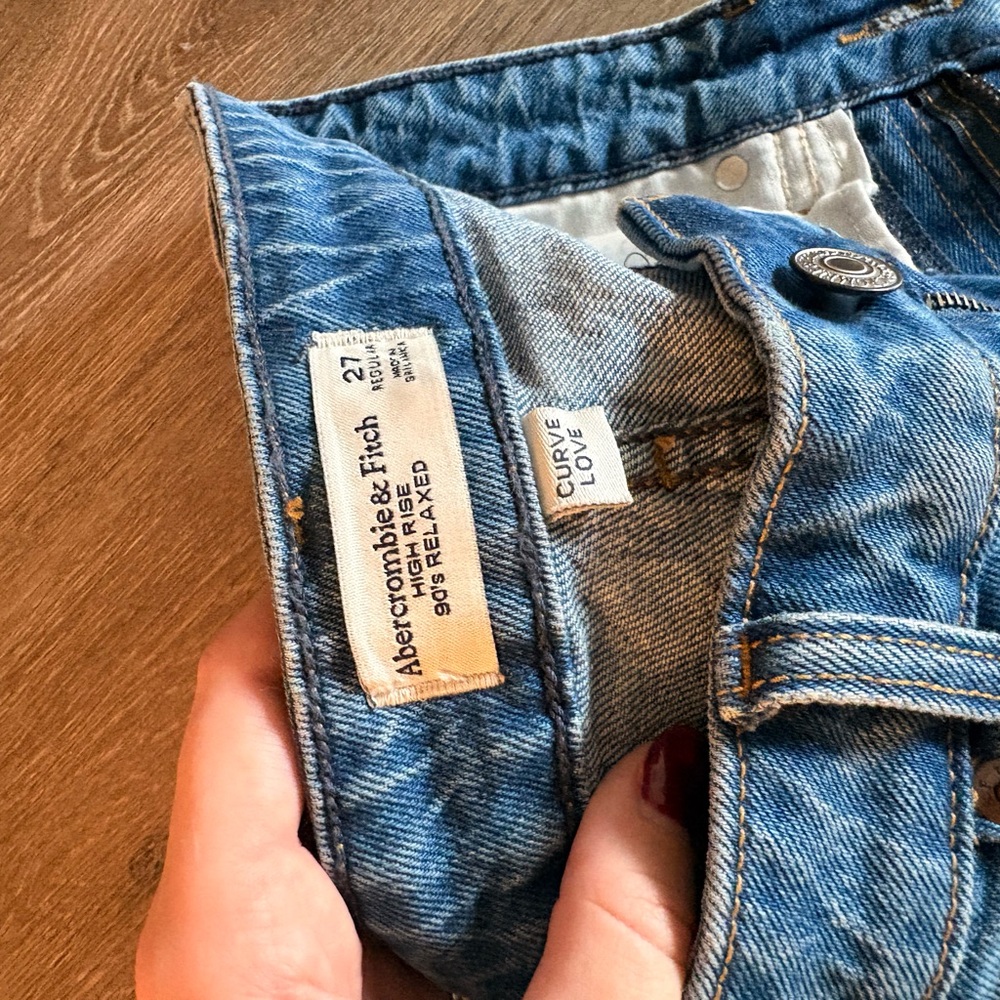 Abercrombie & Fitch Women's High rise 90’s relaxed curve love jean